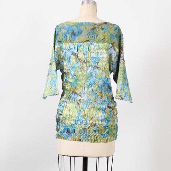 Casual Express Crinkle Top - Picture 2 of 3